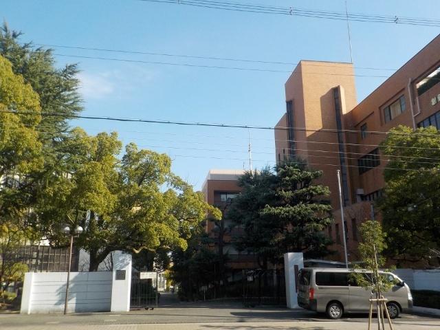 大阪府立高津高校：424m