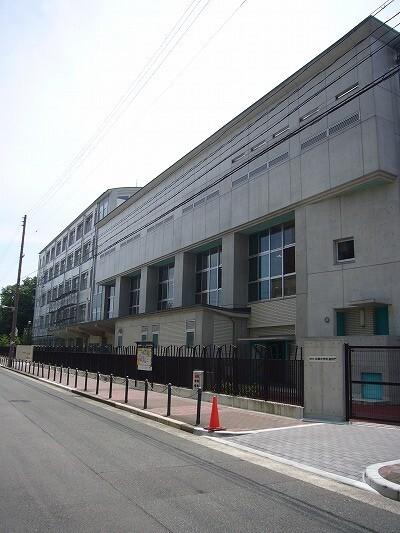 大阪市立北稜中学校：623m