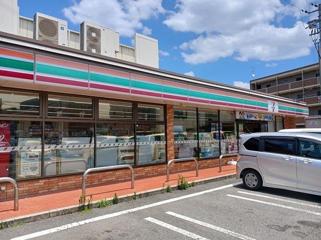 セブンイレブン小阪本町２丁目店：180m