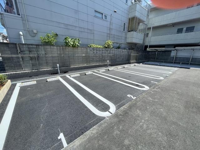 アーク　グレイス　源氏ケ丘（102） 駐車場
