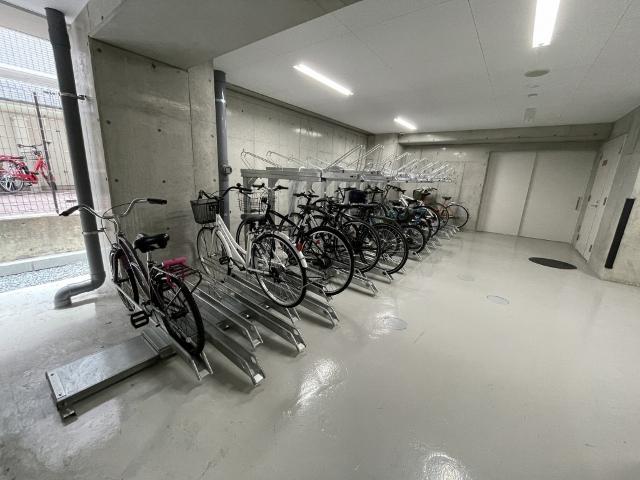 アドバンス上町台シュタット 駐車場