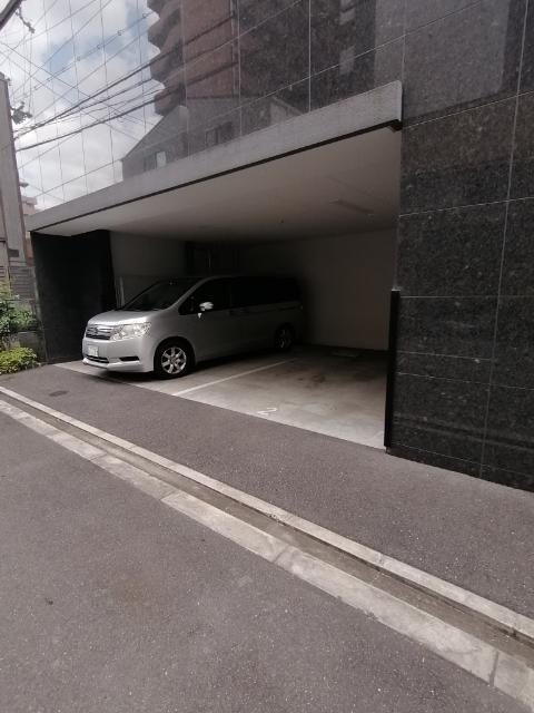 セレーナ・コンフォルト天神橋（401） 駐車場