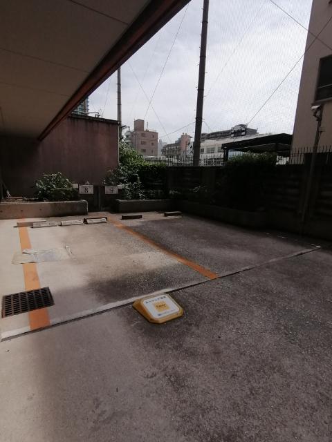 ライフ北梅田 駐車場