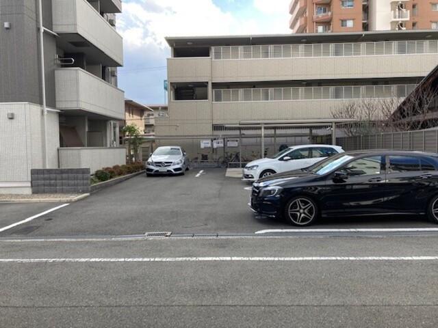 ラ・ヴィ・アン・フルール（305） 駐車場