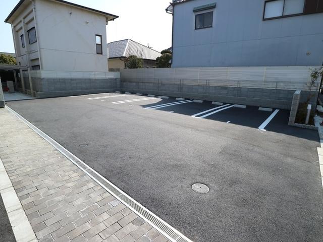 スミレ（101） 駐車場