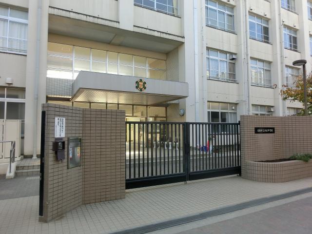 大阪市立本庄中学校：590m