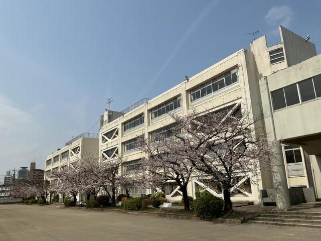 多摩市立多摩中学校