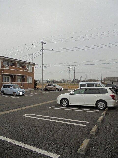 ラフィネ　アン（105） 駐車場