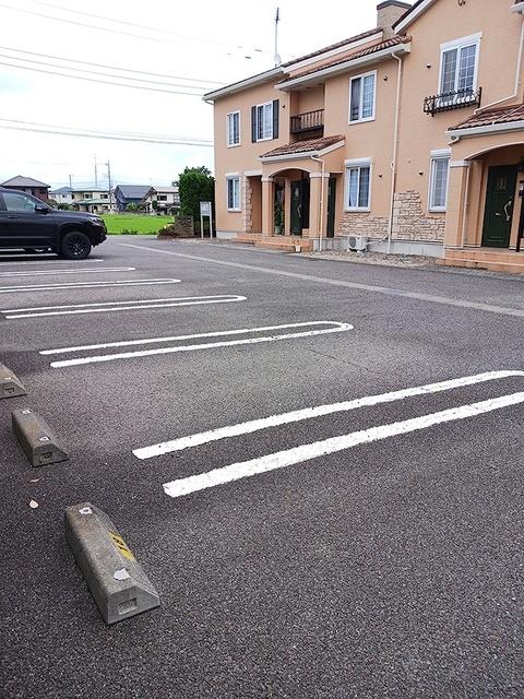 ブランシェ　エレガン（203） 駐車場
