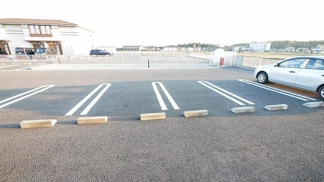 セジール・レーヴⅢＢ（202） 駐車場