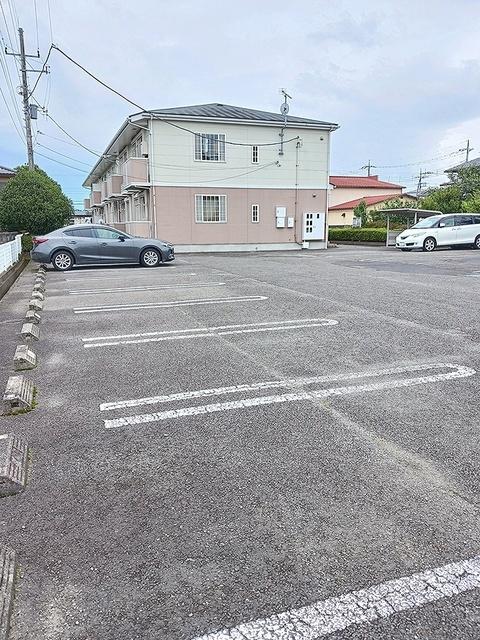 リブインクレストⅡ（105） 駐車場