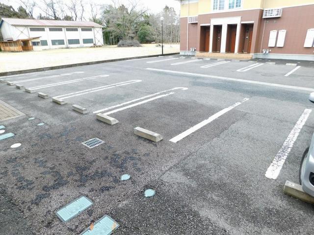 サンプラザＢ（102） 駐車場