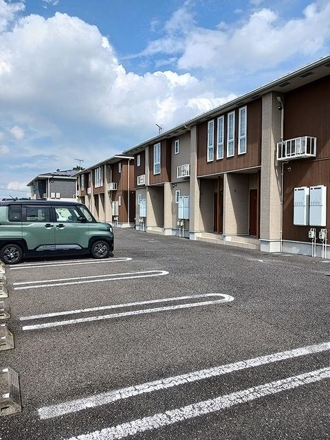 グランディールＣ（102） 駐車場