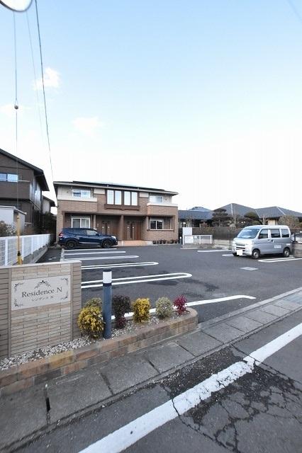 レジデンスＮ（102） 駐車場
