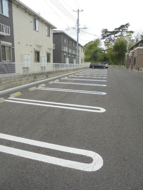 エリシオンＢ（103） 駐車場