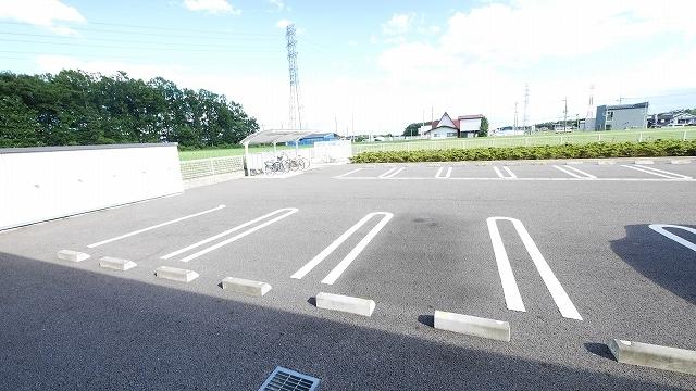 メゾン・プロムナードＤ（102） 駐車場
