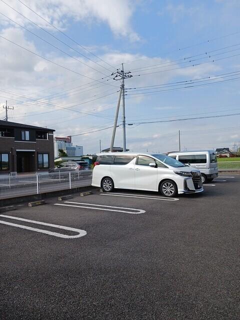 ラフィネ　ドゥ（201） 駐車場