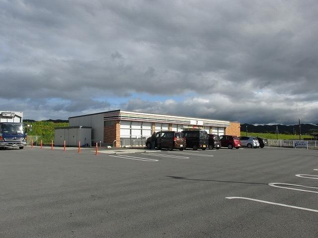 セブンイレブン烏山バイパス店：210m