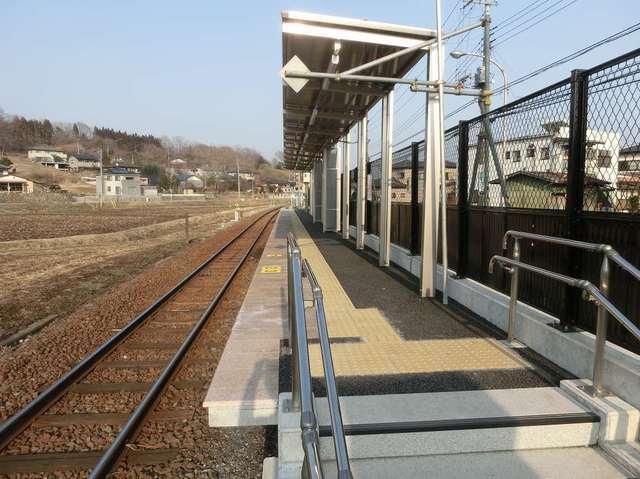 JR鴻野山駅：1500m