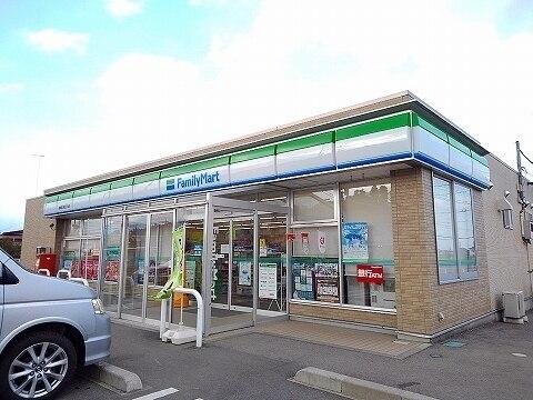 ファミリーマート西三島五丁目店：640m