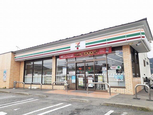 セブンイレブン塩原インター西店：180m