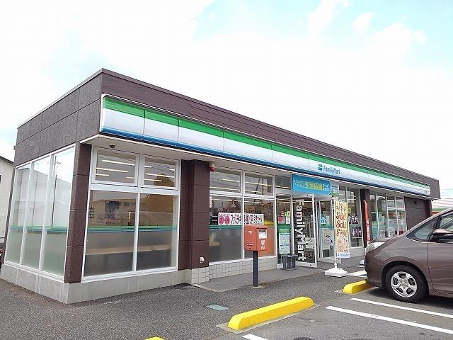 ファミリーマート矢板木幡店：1100m