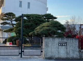 東小学校：1400m