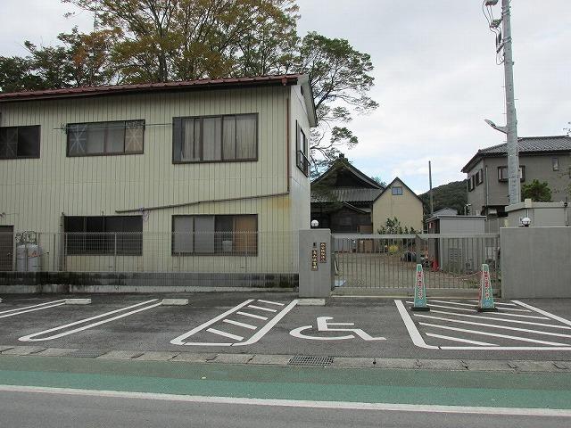 烏山保育園：800m