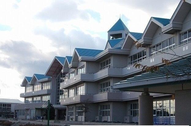 三島小学校：1300m