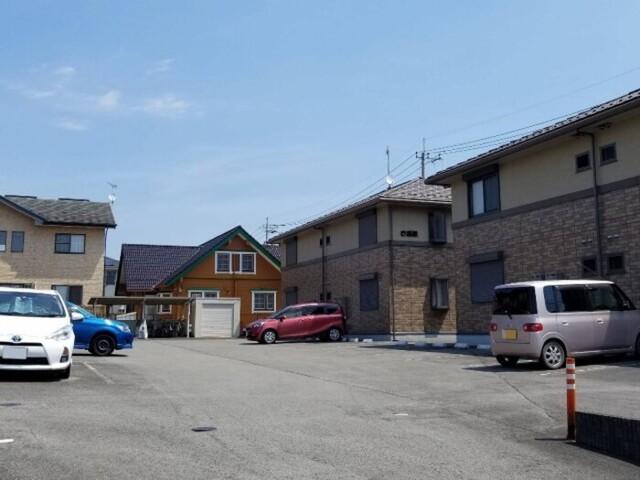 アローネ　壱番館（102） 駐車場