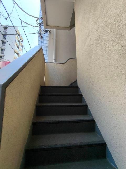 リカーハイツ多田（301） エントランス
