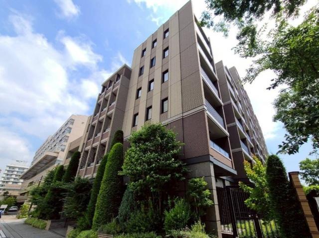 水と緑が彩る私邸分譲マンション