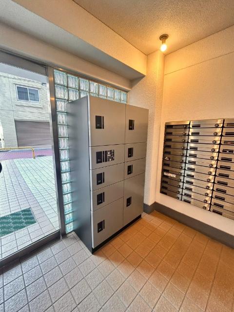 不在時でも荷物を受け取れる便利な宅配ボックス。