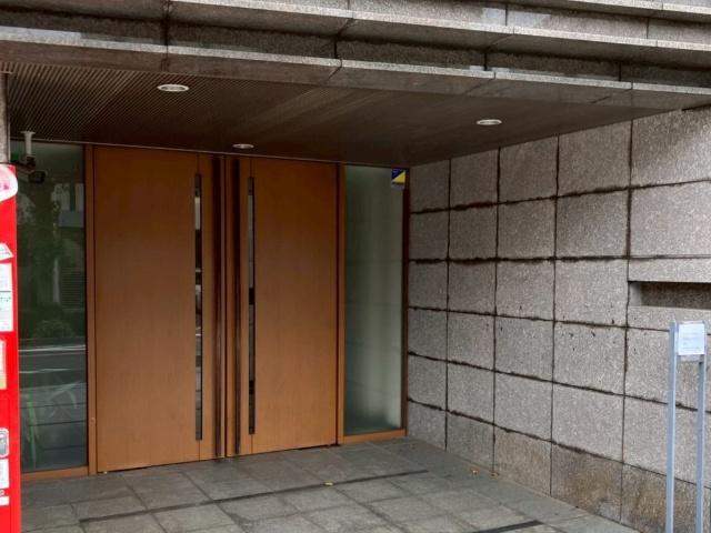 落ち着いた雰囲気と重厚感のある佇まい。毎日の帰宅が少し楽しみになるような雰囲気です。