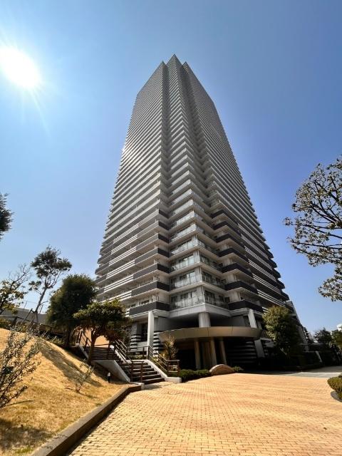 エリアを象徴する制震構造のランドマークタワー