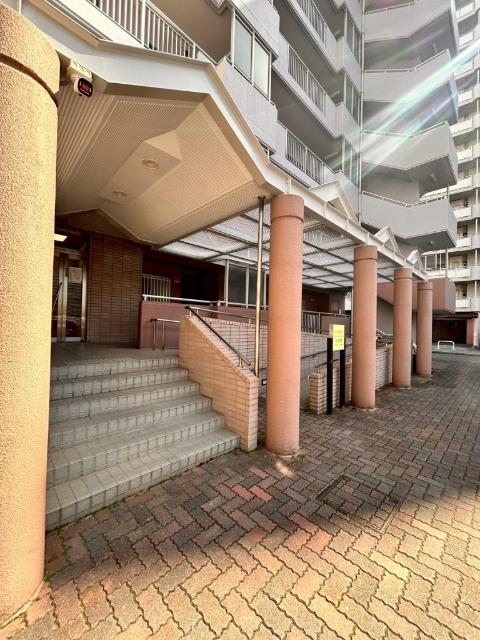 管理が行き届き清潔感と落ち着きがあります。エントランスや廊下もゆとりがあり、住まう方、来客の方も気持ちよく使えます。