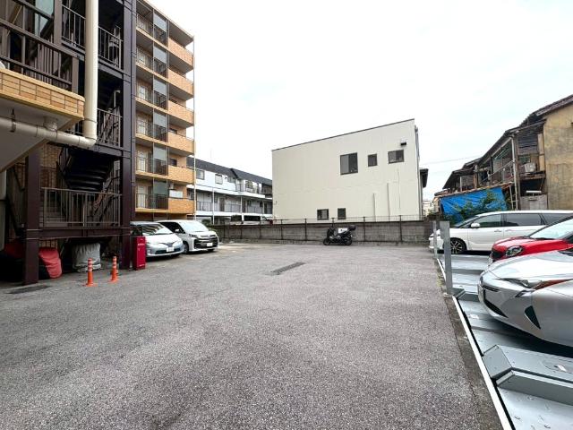 ダイアパレス北綾瀬 駐車場