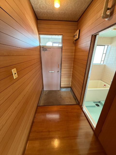 長内荘（10） 玄関
