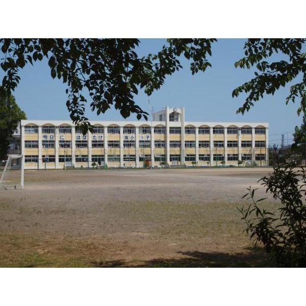 五所川原市立南小学校:666m