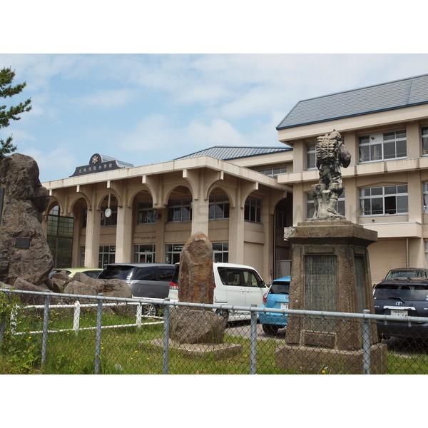 五所川原市立五所川原小学校:1731m