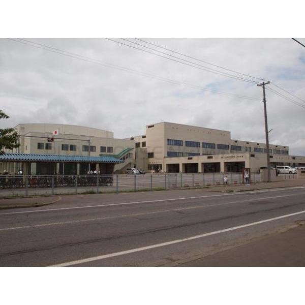 五所川原市立五所川原第一中学校:1851m