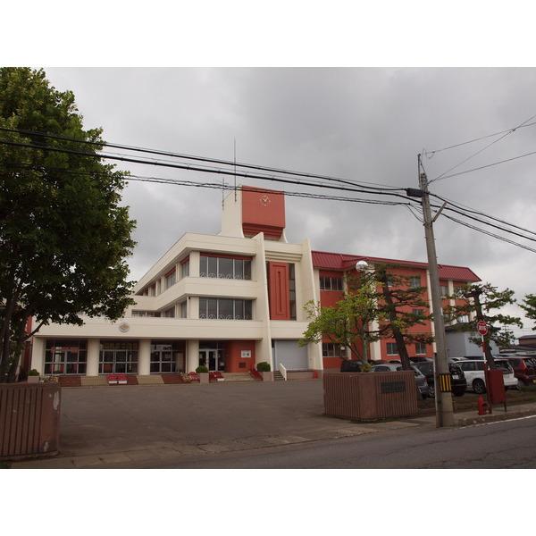 五所川原市立栄小学校：701m