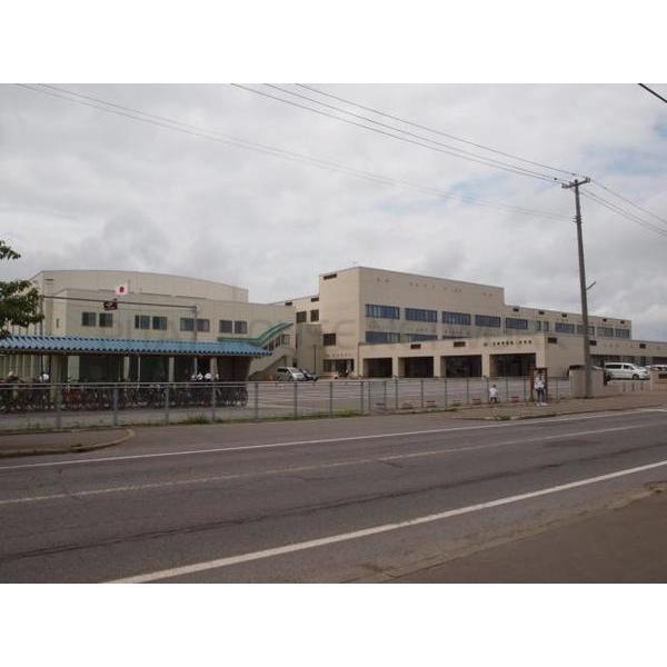 五所川原市立五所川原第一中学校:1048m