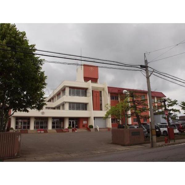 五所川原市立三輪小学校:982m