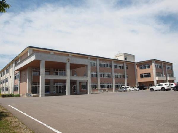 つがる市立木造中学校：943m