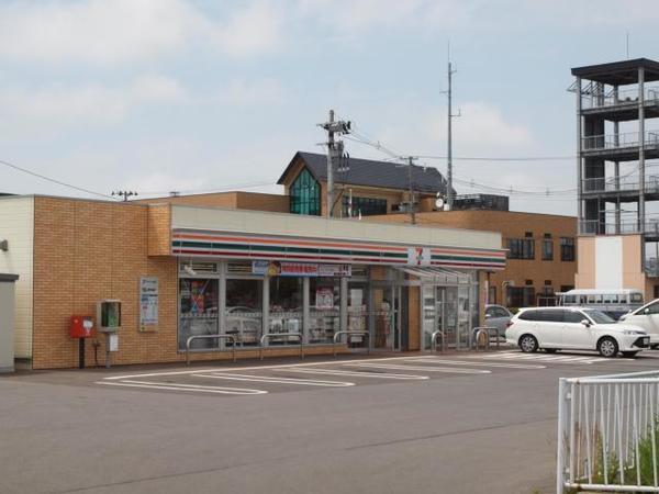セブンイレブンつがる柏店：905m
