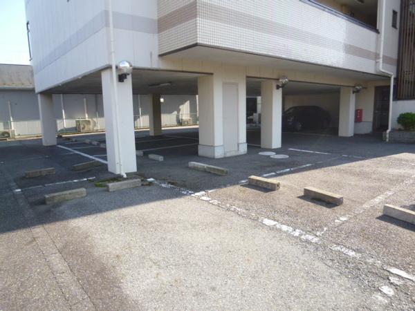 ローベルジーヌ野洲 駐車場