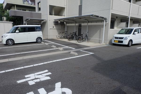 ラ・プラメンテ 駐車場