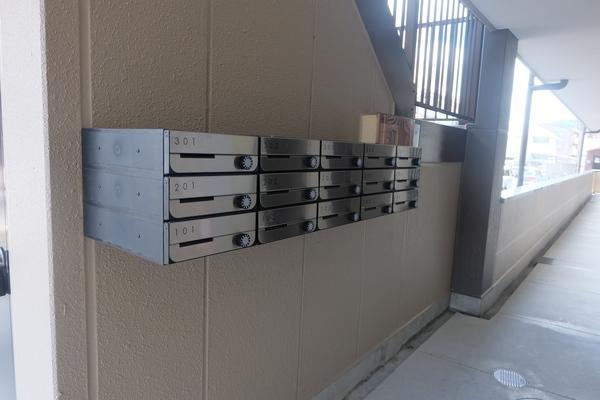 野洲市市三宅マンション エントランス