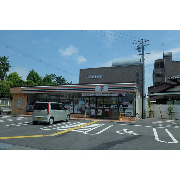 セブンイレブン野洲駅北口店：380m
